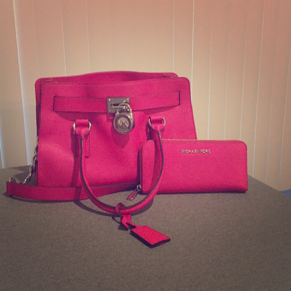 MINT CONDITION MK BAG! Make an offer!!